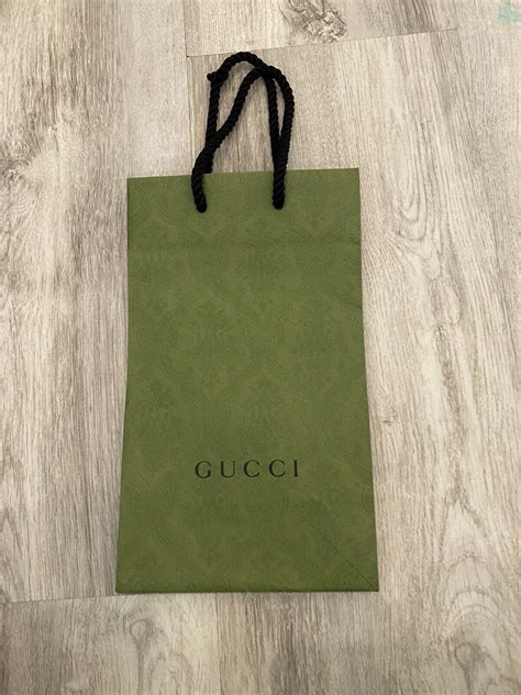 what is the color of gucci paper shopping bag